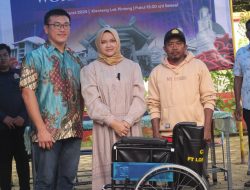 Ketua DPRD Kabupaten Cirebon Hadiri Acara Forkolim Remaja, Serahkan Bantuan Kursi Roda